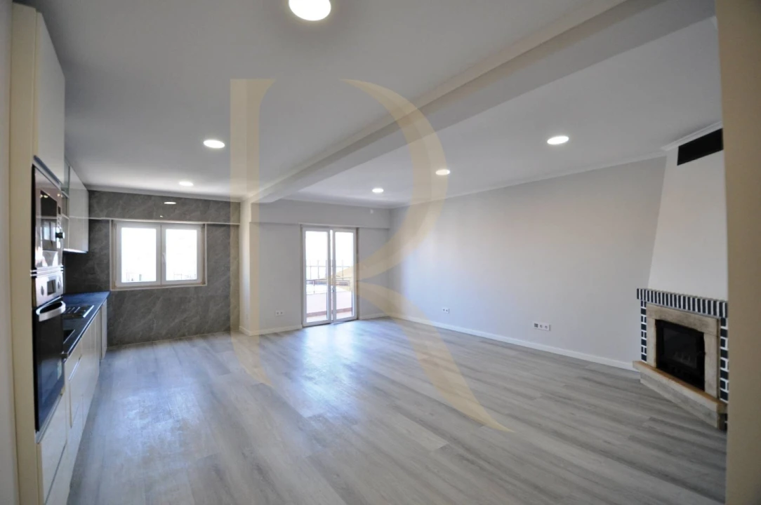 Apartamento T4 para Venda em Amora Foto 1