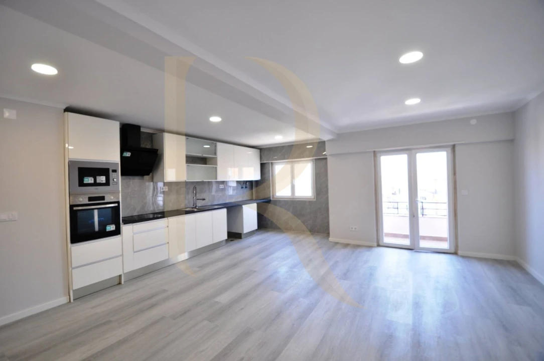 Apartamento T4 para Venda em Amora Foto 2