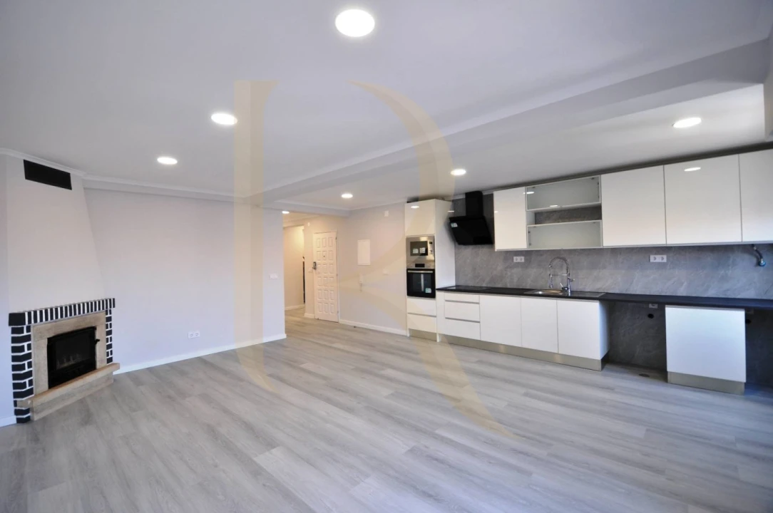 Apartamento T4 para Venda em Amora Foto 3