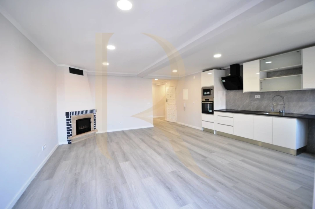 Apartamento T4 para Venda em Amora Foto 5