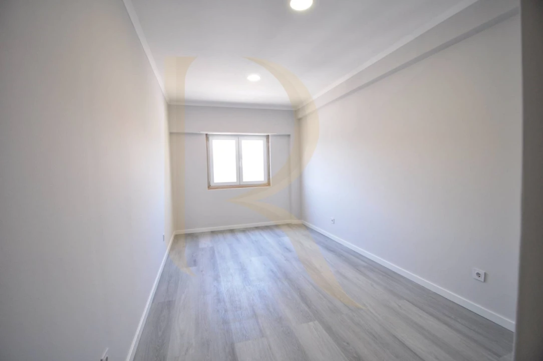 Apartamento T4 para Venda em Amora Foto 11