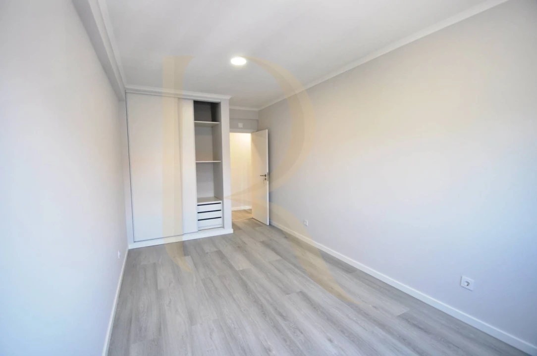 Apartamento T4 para Venda em Amora Foto 13