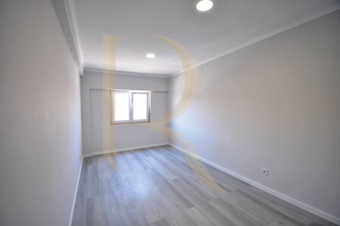 Apartamento T4 para Venda em Amora Foto 15