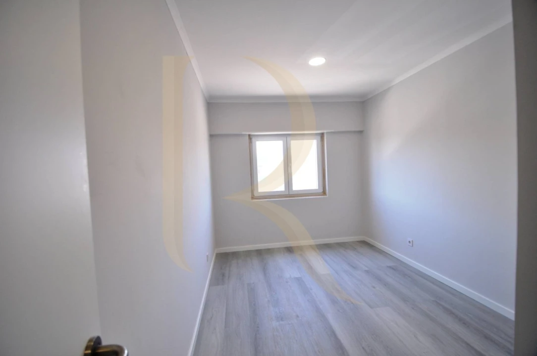Apartamento T4 para Venda em Amora Foto 18