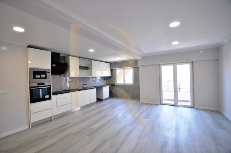 Apartamento T4 para Venda em Amora Foto 2