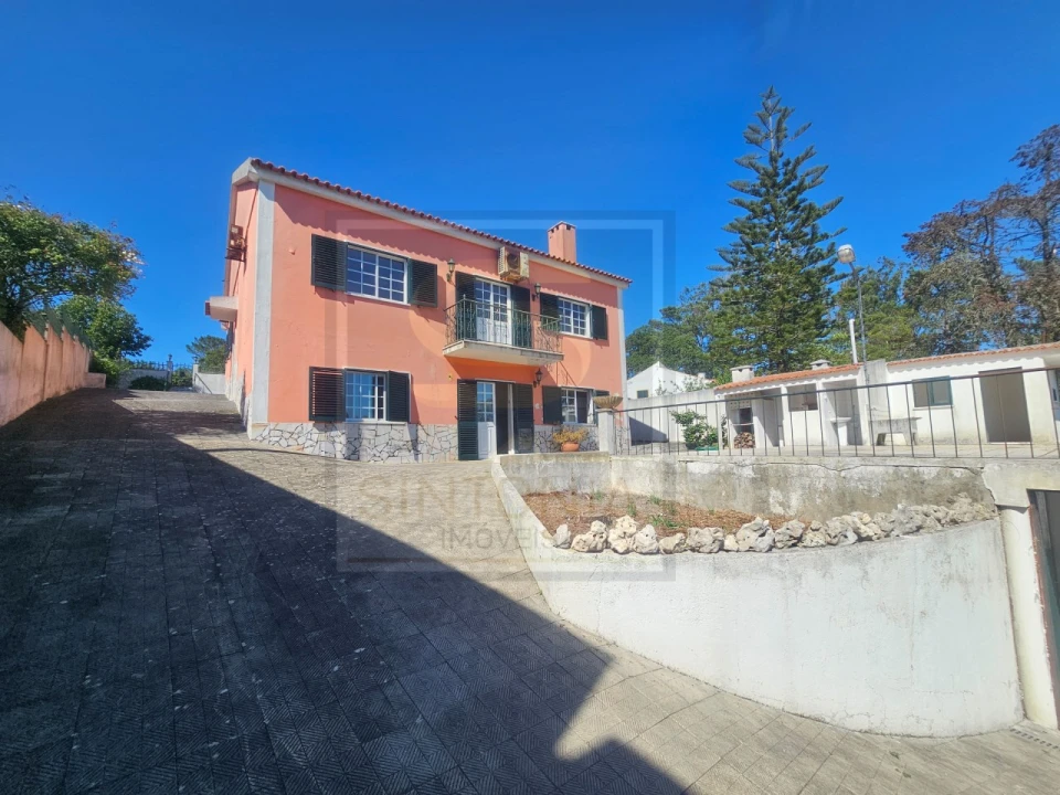 Moradia T3 para Venda em Igreja Nova e Cheleiros Foto 1