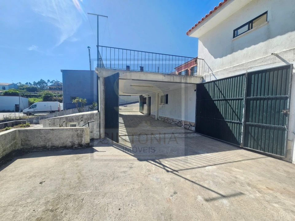 Moradia T3 para Venda em Igreja Nova e Cheleiros Foto 34