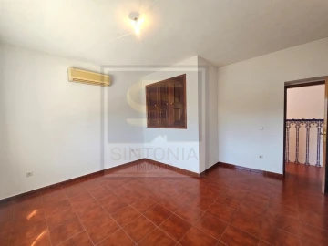 Moradia T3 para Venda em Igreja Nova e Cheleiros
