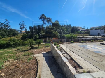 Moradia T3 para Venda em Igreja Nova e Cheleiros