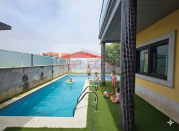 Moradia T4 para Venda em Atouguia da Baleia