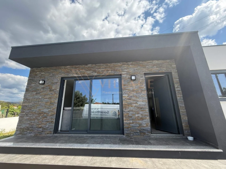 Moradia T3 para Venda em São Pedro da Torre Foto 2