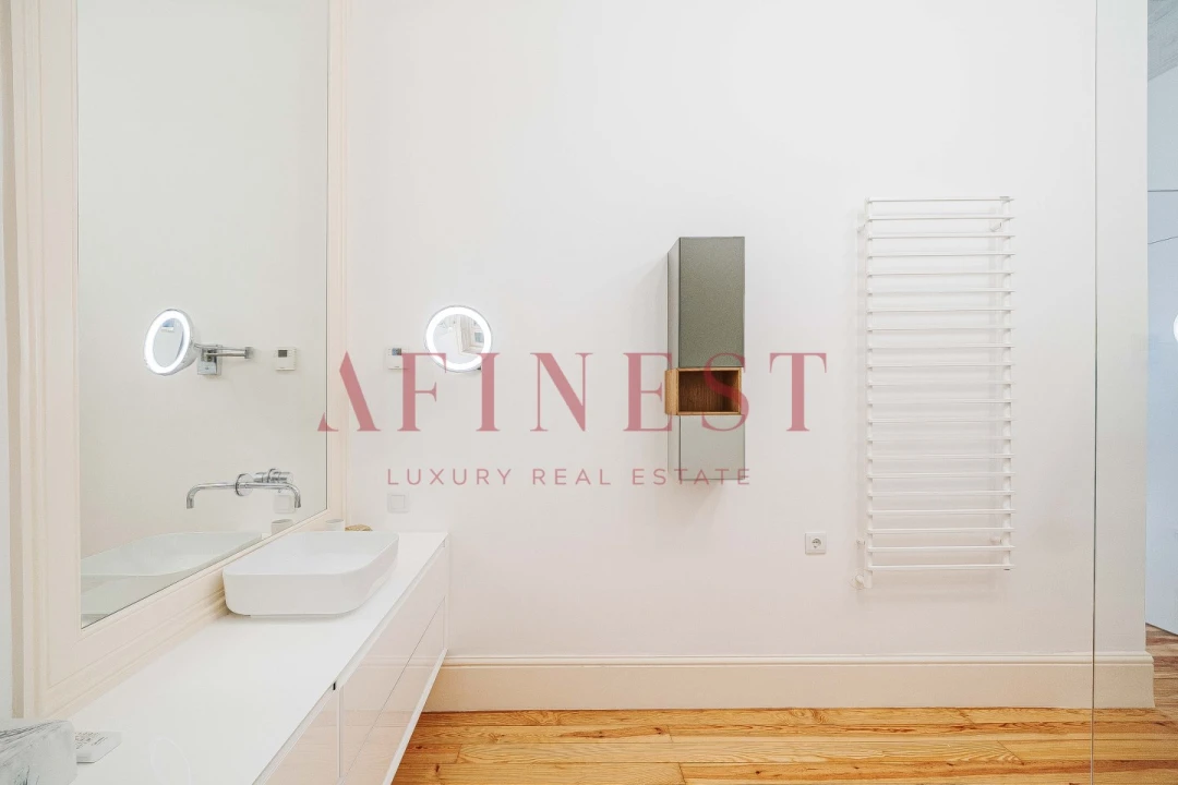 Apartamento T4 para Arrendamento em Santo António Foto 40