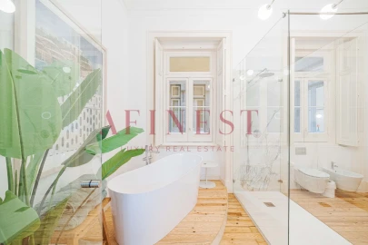 Apartamento T4 para Arrendamento em Santo António