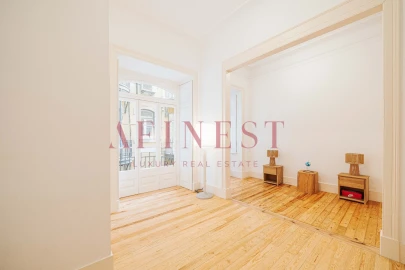 Apartamento T4 para Arrendamento em Santo António