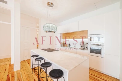 Apartamento T4 para Arrendamento em Santo António