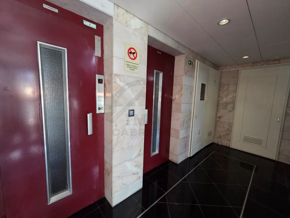 Apartamento T2 para Venda em São Martinho Foto 4