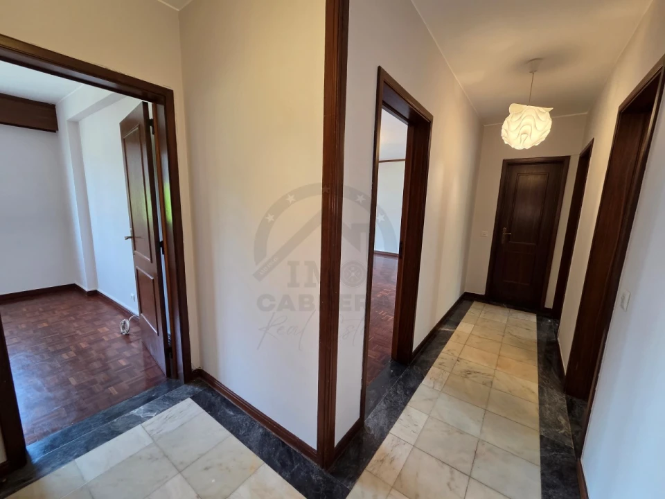 Apartamento T2 para Venda em São Martinho Foto 6