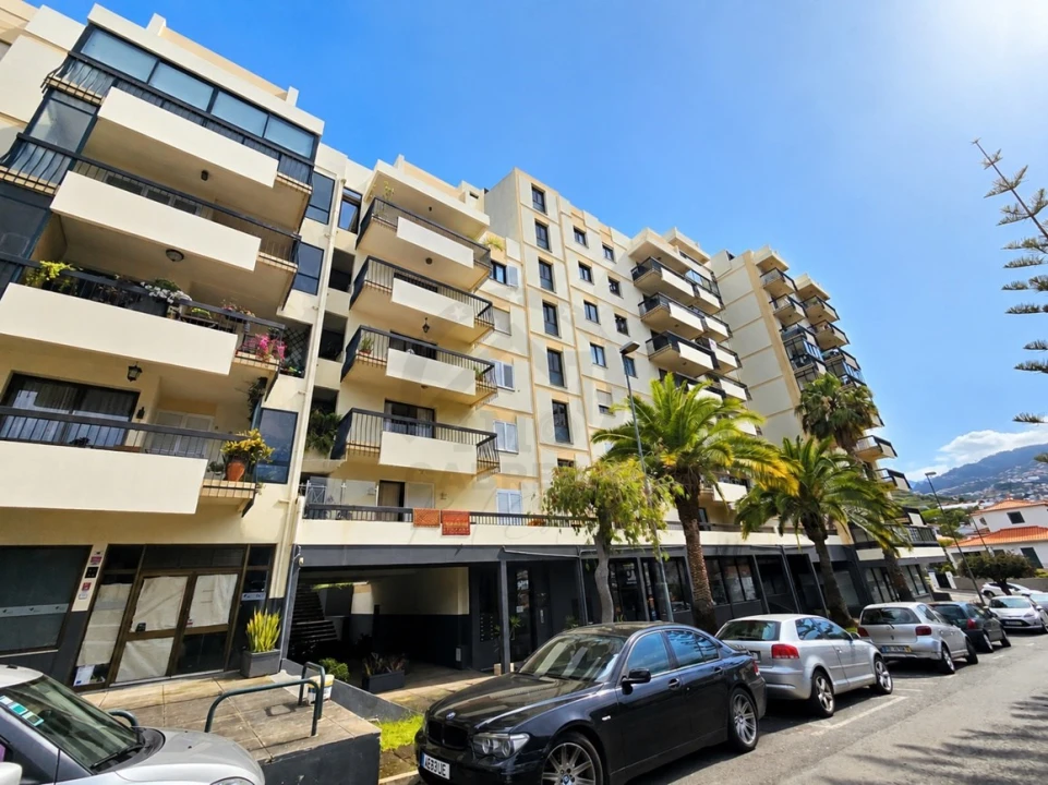 Apartamento T2 para Venda em São Martinho Foto 1