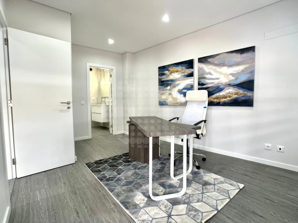 Apartamento T3 para Venda em Quelfes Foto 9