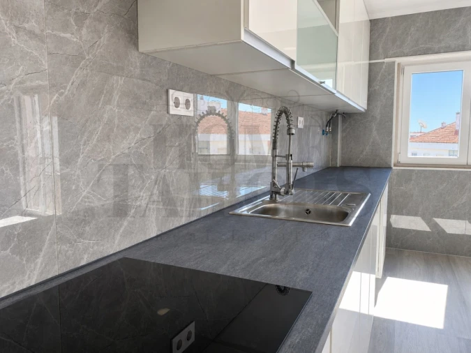 Apartamento T4 para Venda em Amora Foto 3