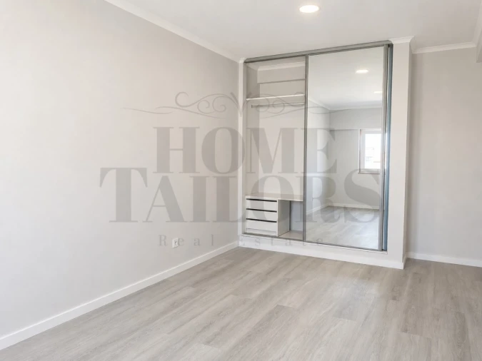 Apartamento T4 para Venda em Amora Foto 7