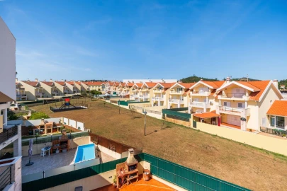 Moradia T4 para Venda em Venda do Pinheiro e Santo Estêvão das Galés