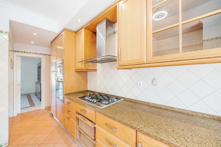 Moradia T4 para Venda em Venda do Pinheiro e Santo Estêvão das Galés Foto 4