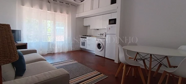 Apartamento T1 para Arrendamento em Carcavelos e Parede