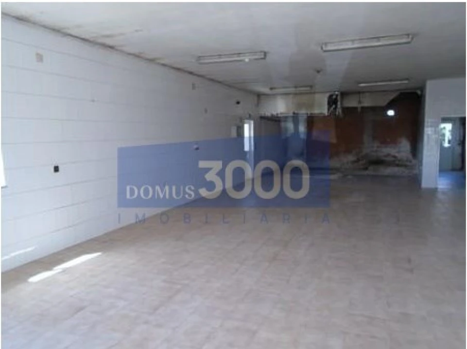 Loja para Venda em Sanfins do Douro Foto 2