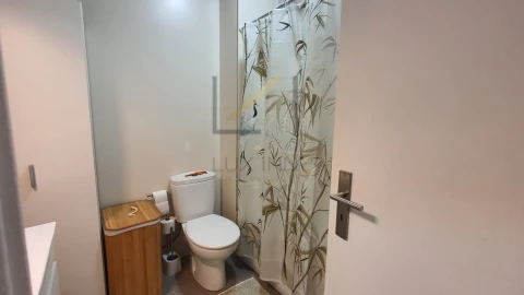 Apartamento T2 para Venda em Charneca de Caparica e Sobreda