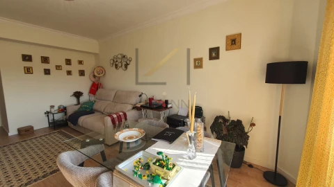 Apartamento T2 para Venda em Charneca de Caparica e Sobreda