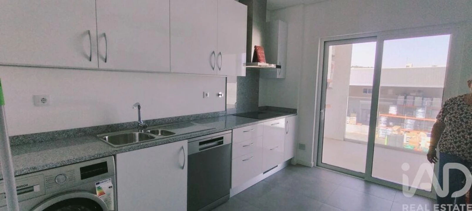 Apartamento T3 para Arrendamento em Loule (São Sebastião) Foto 1