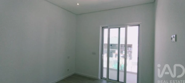 Apartamento T3 para Arrendamento em Loule (São Sebastião)