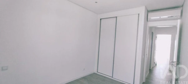 Apartamento T3 para Arrendamento em Loule (São Sebastião)