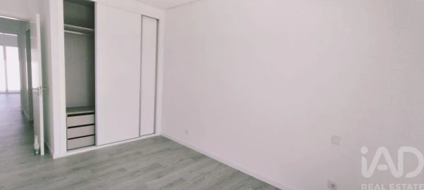 Apartamento T3 para Arrendamento em Loule (São Sebastião)