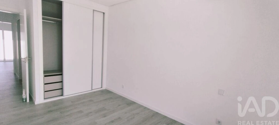 Apartamento T3 para Arrendamento em Loule (São Sebastião) Foto 8