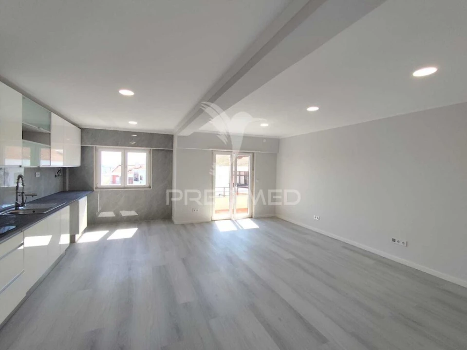 Apartamento T4 para Venda em Amora Foto 2