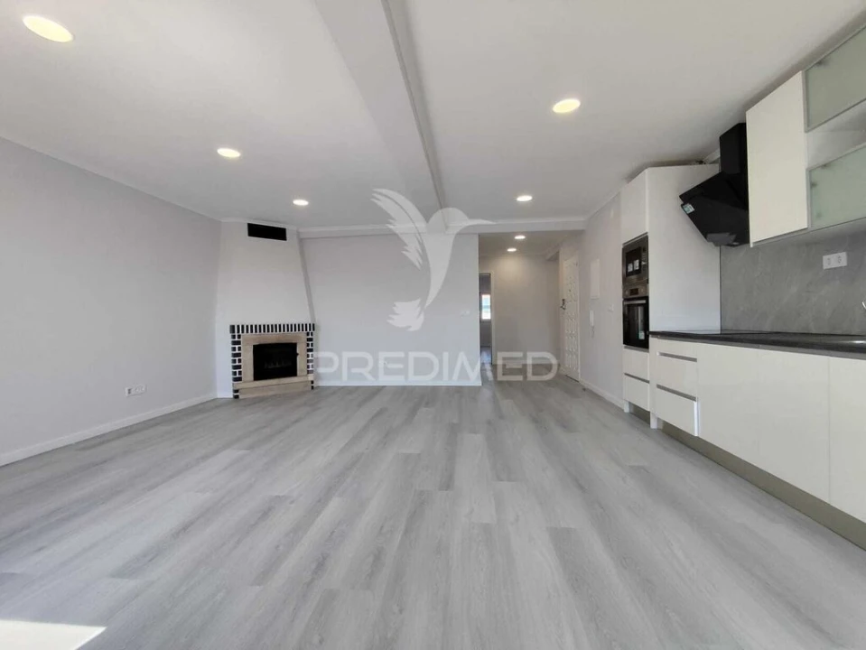 Apartamento T4 para Venda em Amora Foto 10