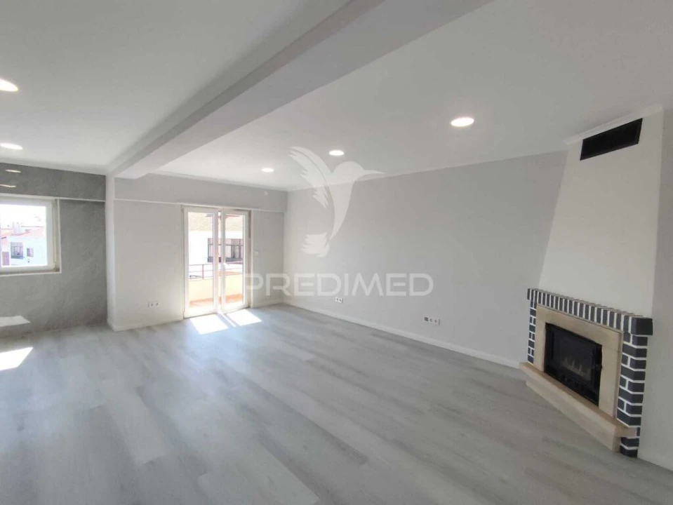 Apartamento T4 para Venda em Amora Foto 12