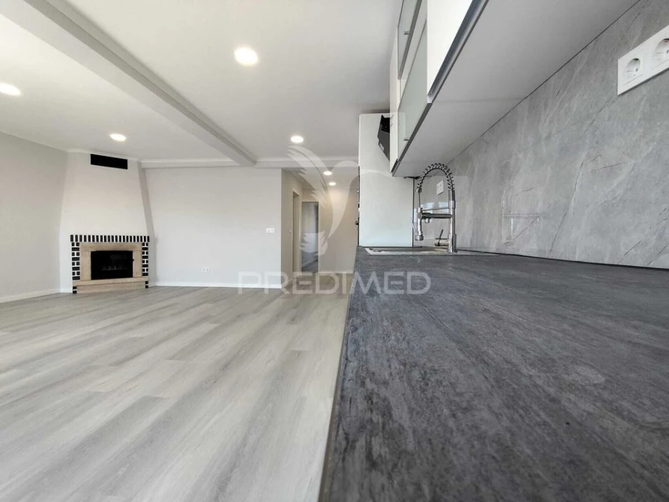 Apartamento T4 para Venda em Amora Foto 9