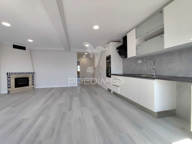 Apartamento T4 para Venda em Amora Foto 7
