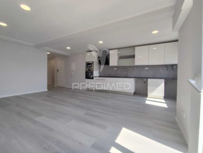 Apartamento T4 para Venda em Amora Foto 8