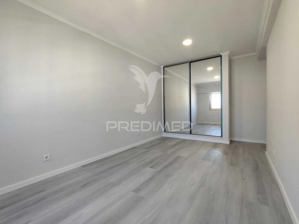 Apartamento T4 para Venda em Amora Foto 17