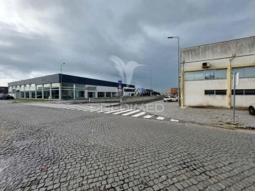 Armazém para Venda em Silvalde