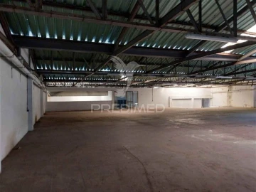 Armazém para Venda em Silvalde
