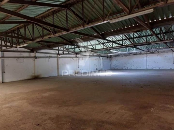 Armazém para Venda em Silvalde