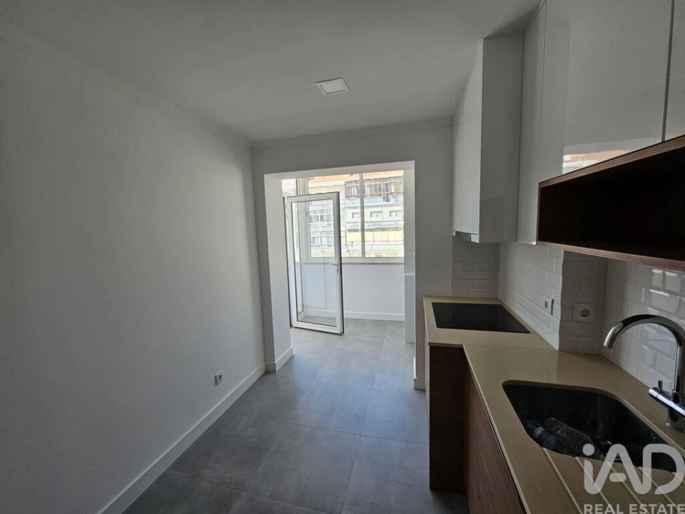 Apartamento T2 para Venda em Loures Foto 9