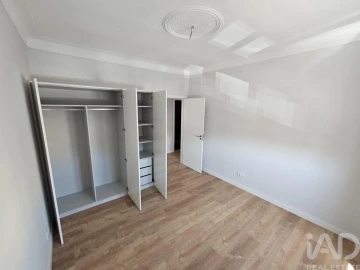 Apartamento T2 para Venda em Loures