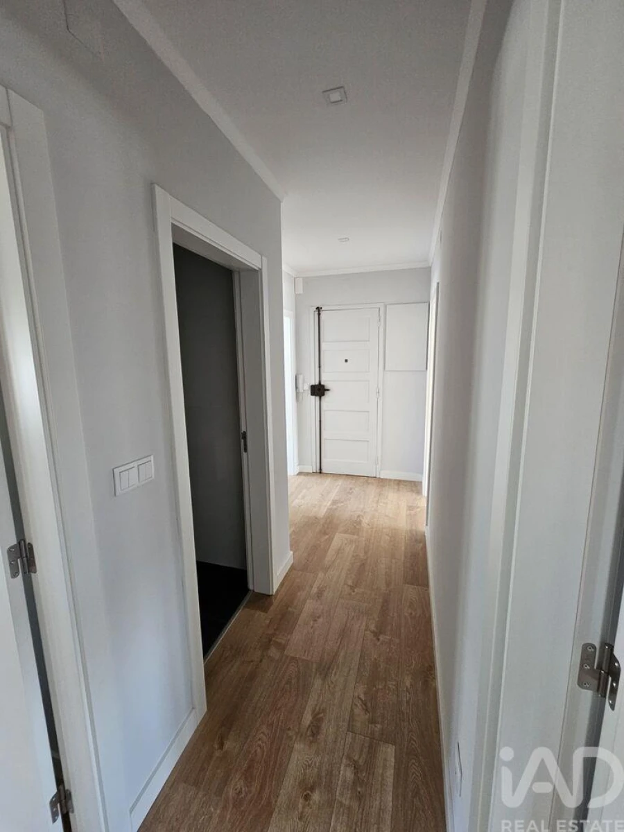 Apartamento T2 para Venda em Loures Foto 3