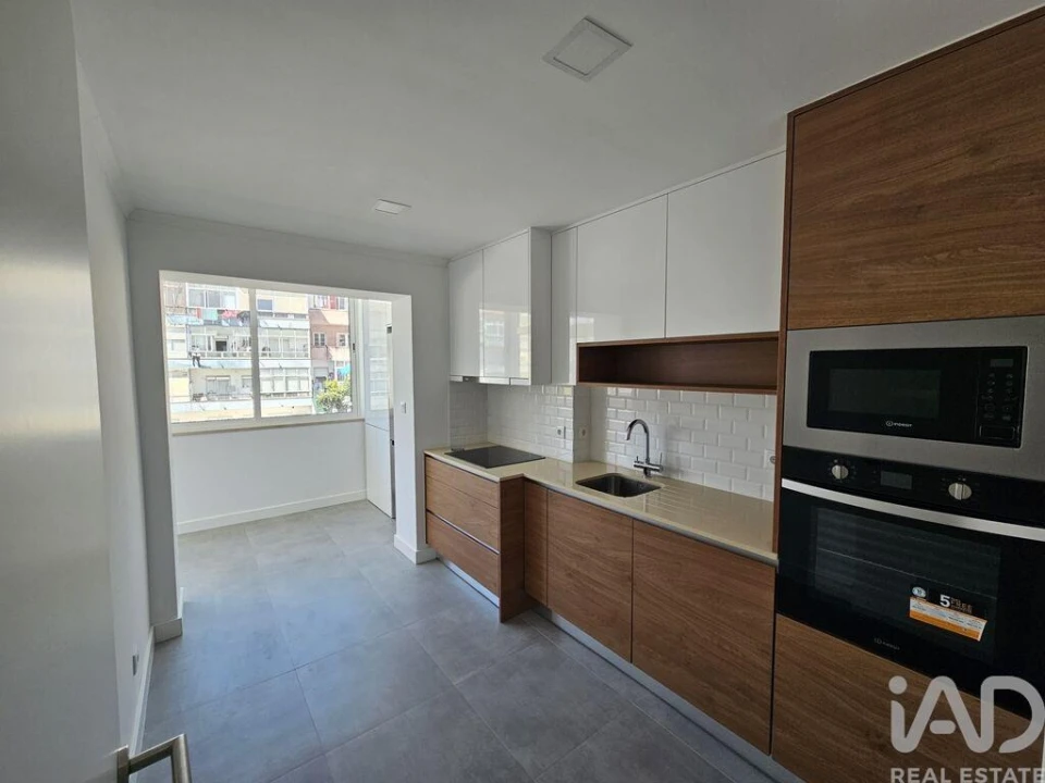 Apartamento T2 para Venda em Loures Foto 5